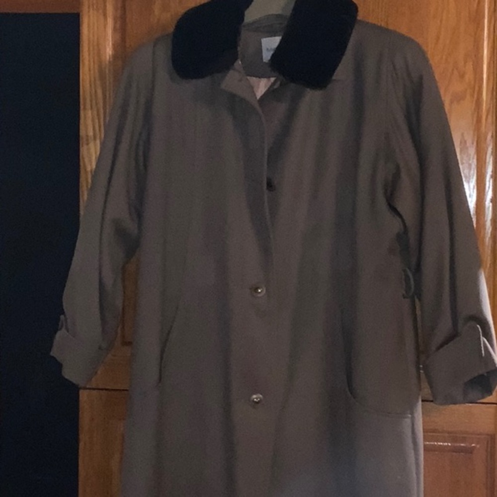 Classic Winter Coat - Picture 3 of 10